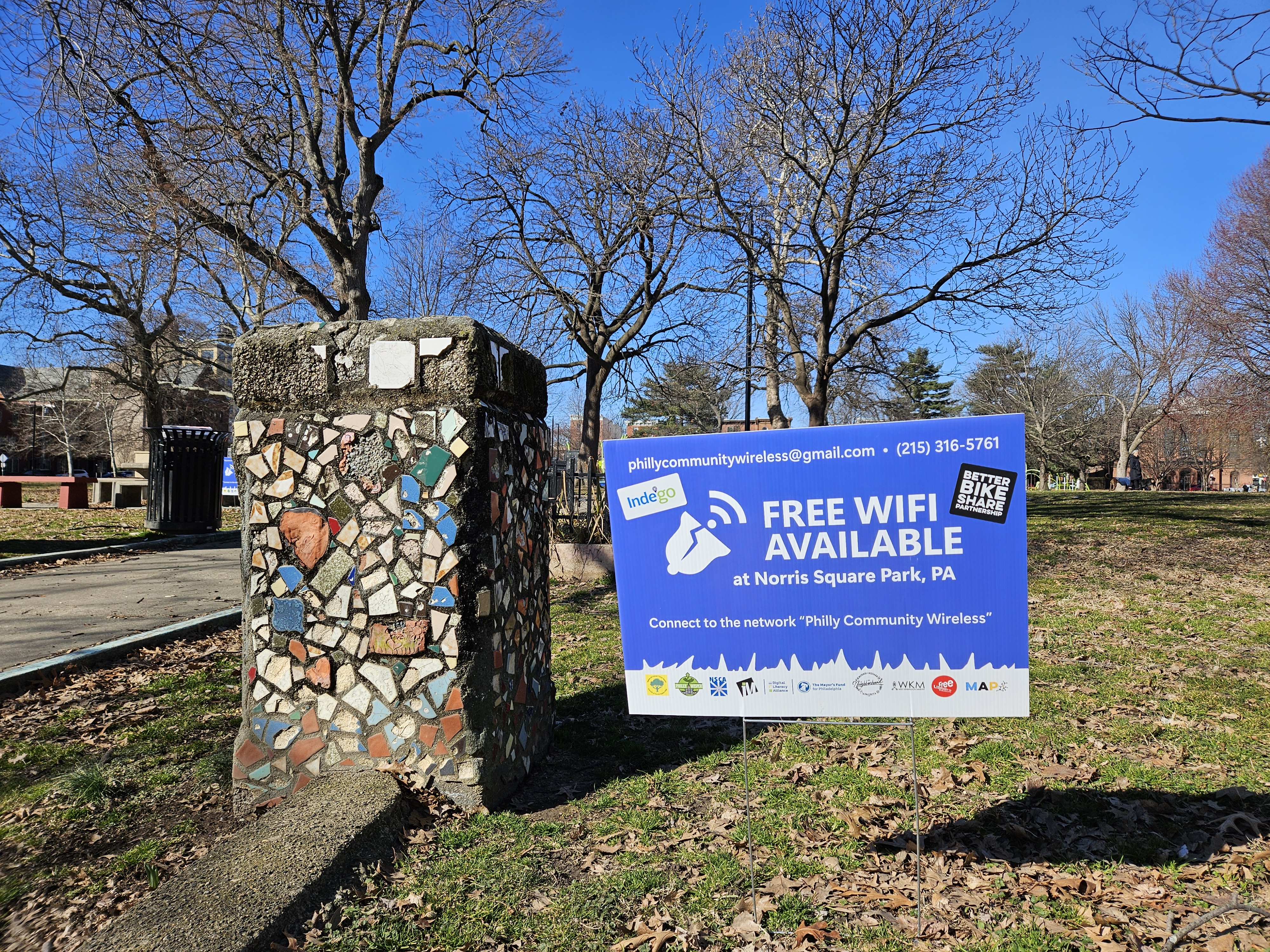 A Philly Community Wireless sign near southern entrance to Norris Square Park